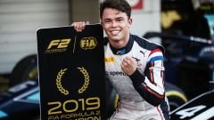 F2 Sochi 2019: De Vries vince Feature Race e campionato