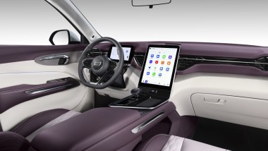 Fawcar debutta in Italia con cinque SUV: interni Bestune T90