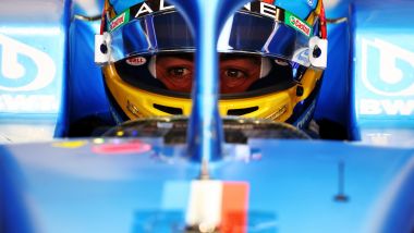 Fernando Alonso al volante dell'Alpine nei test di Barcellona 2022