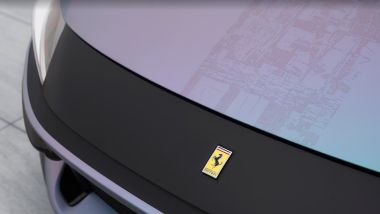 Ferrari 12Cilindri Tailor Made: la decorazione sul cofano &egrave; dei musicisti coreani Graycode