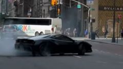 Ferrari 488, burnout sulla 5th Avenue, New York. Il video Youtube