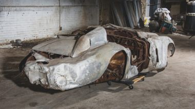 Ferrari 500 Mondial Spider: la carcassa dell'auto messa all'asta