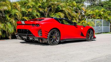 Ferrari 812 Competizione A: all'asta da RM Sotheby's uno dei 599 esemplari