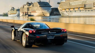 Ferrari Enzo 2004 Broad Arrow Auctions: un raro esemplare nero con interni rossi all'asta