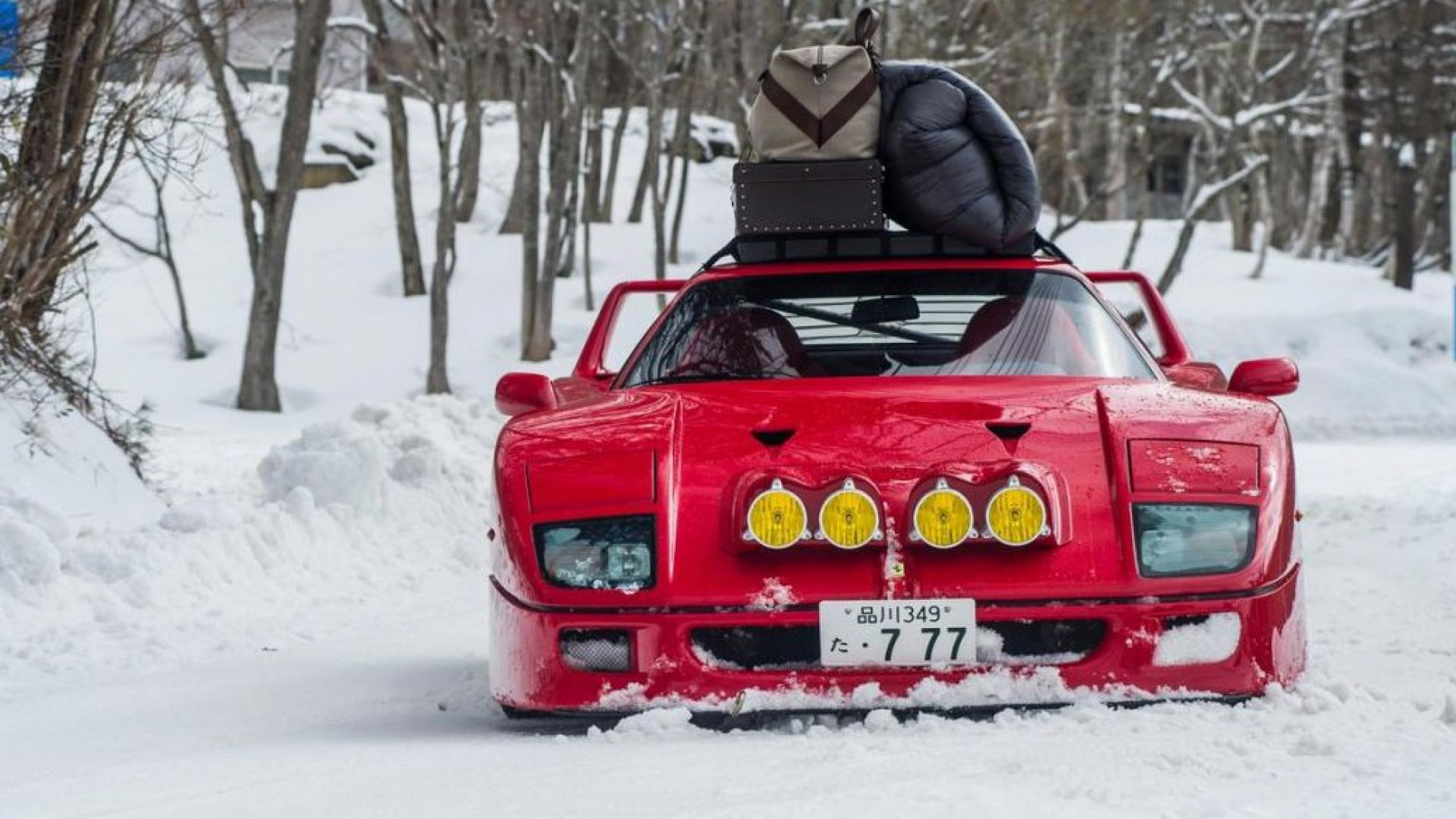 Video - Ferrari F40: storia di drift sulla neve - MotorBox