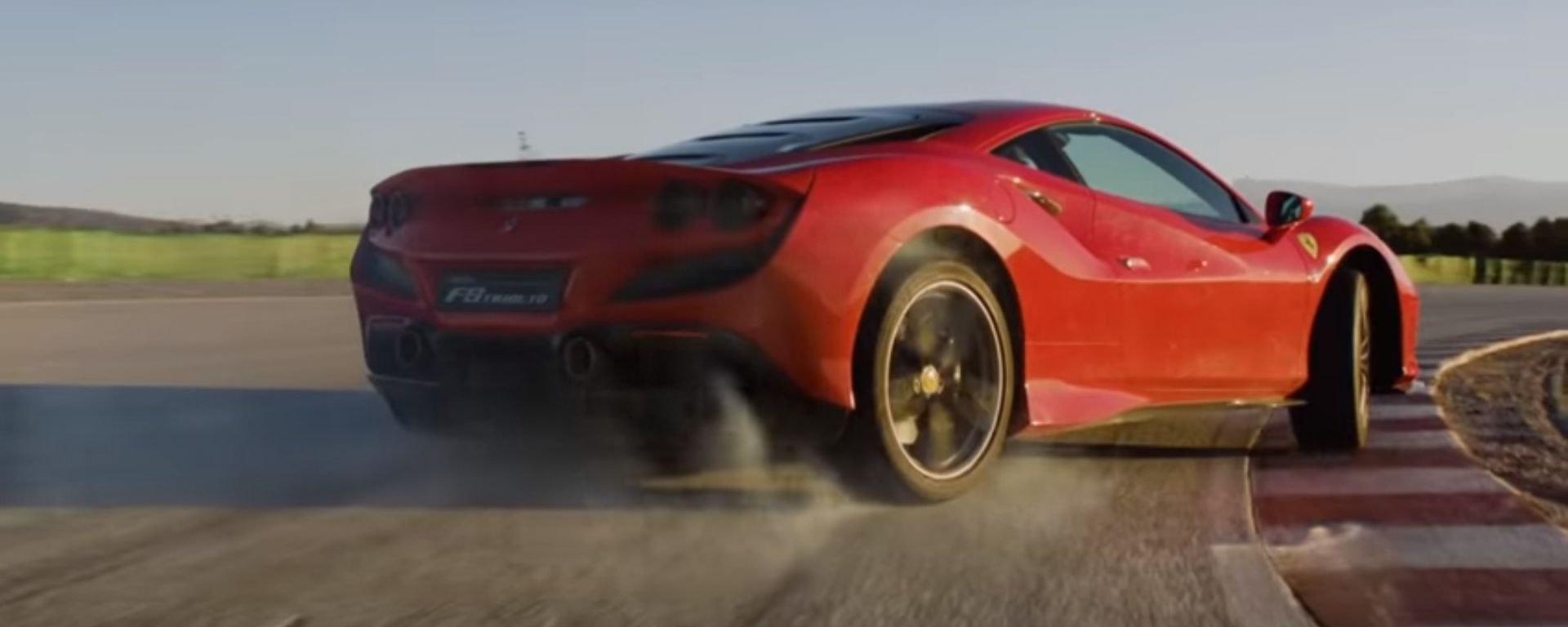 Ferrari F8 Tributo Eccola In Azione Su Strada E Su Pista