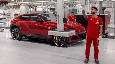 Ferrari: il premio sarebbe ripartito nella busta paga in quattro acconti fino alla primavera 2026