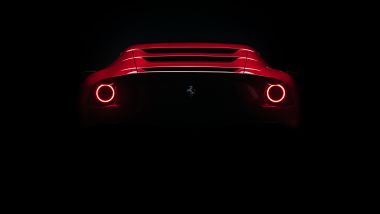 Ferrari Omologata: la coda con i fari rotondi a LED