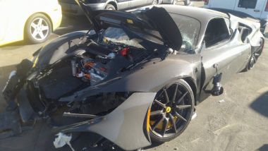 Ferrari SF90 Stradale: la zona anteriore seriamente danneggiata