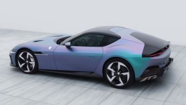 Ferrari: utili aziendali cresciuti a 1,6 miliardi di euro nel 2025. Qui la 12Cilindri Tailor Made