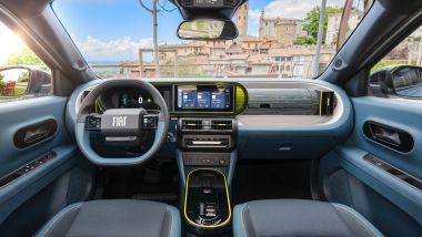 Fiat Grande Panda Hybrid Icon, il design della plancia a tema ovale