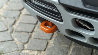 Fiat Panda Hybrid Garmin, il gancio di traino arancione opzionale