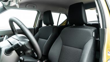 Fiat Panda Hybrid vs Suzuki Ignis Hybrid: i sedili anteriori della Suzuki