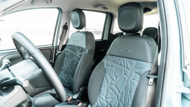 Fiat Panda Hybrid vs Suzuki Ignis Hybrid: i sedili in tessuto ecologico Seaqual della Fiat
