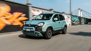 Fiat Panda Hybrid vs Suzuki Ignis Hybrid: l'italiana su strada