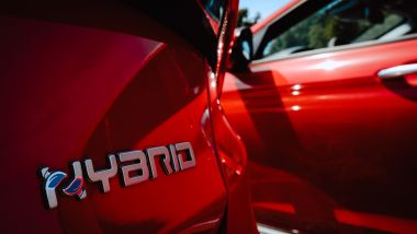 Fiat Tipo Cross Hybrid Red, si capisce che è ibrida?