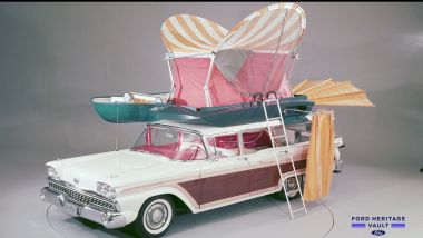 Ford Country Squire del 1959: l'auto da campeggio. Foto dal Ford Digital Vault