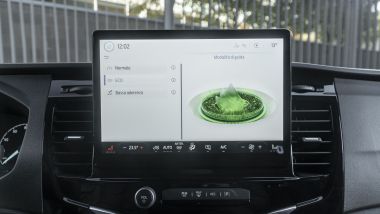 Ford E-Transit: dal touchscreen si può scegliere fra tre Drive Mode