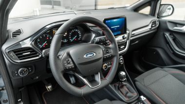 Ford Fiesta 1.0 Ecoboost Hybrid 125 CV ST-Line, gli interni 