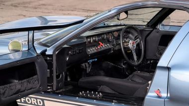 Ford GT40 Mk1: l'abitacolo della supercar a stelle e strisce