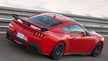 Ford Mustang Dark Horse SC: la muscle car si piazza sotto la Mustang GTD da pista