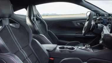 Ford Mustang Dark Horse SC: l'abitacolo dalla forte ispirazione al mondo delle gare