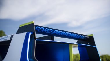 Ford SuperVan: l'ala posteriore per generare carico aerodinamico