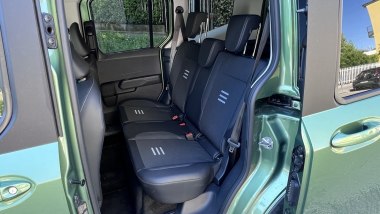 Ford Tourneo Courier Active: le porte laterali scorrevoli e i sedili posteriori