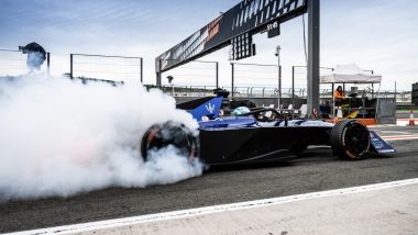 Formula E 2023, Test Valencia: la Maserati MSG Racing sgomma in corsia dei box