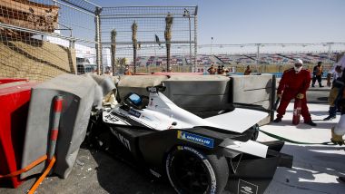 Formula E ePrix Ad Diriyah 2021: l'incidente nelle PL3 di Edoardo Mortara (ROKit Venturi Racing)