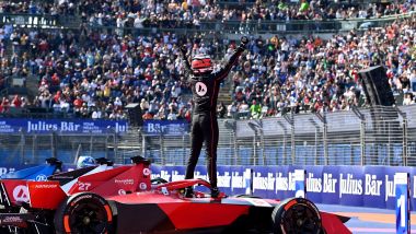 Formula E ePrix Città del Messico 2023: Jake Dennis (Andretti-Porsche) festeggia la vittoria | Foto: Fia Formula E