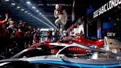 Formula E ePrix Londra-1 2022: vince Dennis, Vandoorne in fuga