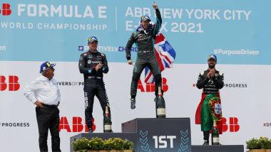 Formula E ePrix New York 2021, Brooklyn: Bird (Jaguar) sul podio con Cassidy (Virgin) e Da Costa (Ds)