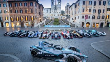 Formula E, ePrix Roma 2019: le macchine schierate nel centro storico della Capitale