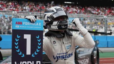 Formula E ePrix Seoul 2022: i festeggiamenti di Stoffel Vandoorne (Mercedes EQ Formula E) per il titolo mondiale