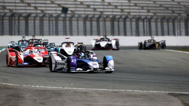 Formula E ePrix Valencia 2021: Jake Dennis (Bmw i Andretti Motorsport) in testa al gruppo
