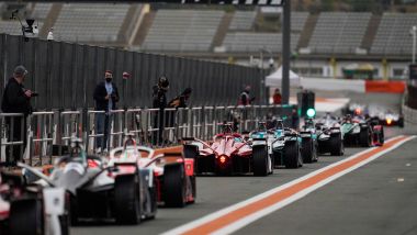 Formula E, Test Valencia 2021: le auto in pit-lane al via della prima sessione