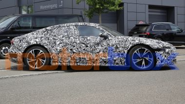 Foto spia di Audi e-tron GT: visuale laterale