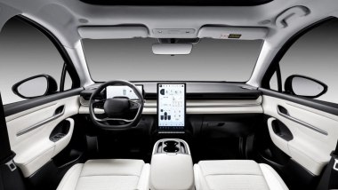 Foxtron Cavira: il moderno ed elegante abitacolo del SUV elettrco