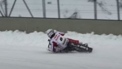 Speedway su ghiaccio: nel video i segreti delle pieghe da record