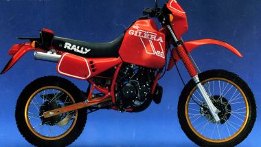 Gilera RC 125 Rally: l'enduro anni '90 interpretato dalla Casa di Arcore