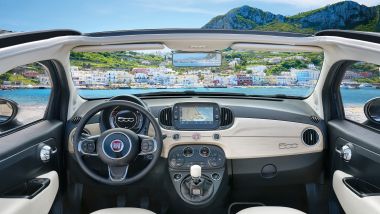 Gli interni di Fiat 500 Yachting