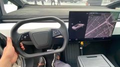 Tesla Cybertruck: uno sguardo da vicino agli interni del pick-up EV