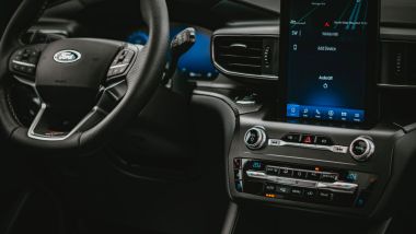 GM dice addio ad Apple CarPlay e Android Auto, Ford no