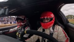 A Goodwood Mr Bean guida Toyota GR Yaris H2 a idrogeno. Il video