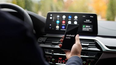 Google introduce la chiave smart per l'auto nel nuovo Android 12