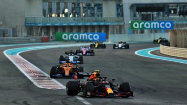 GP Abu Dhabi 2020, Yas Marina: Alex Albon (Red Bull) guida il trenino inseguitore a inizio gara