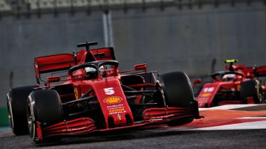 GP Abu Dhabi 2020, Yas Marina: Sebastian Vettel precede Charles Leclerc (Ferrari) nelle prime fasi di gara