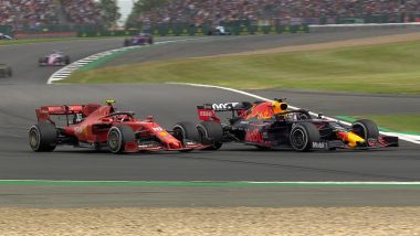 GP Gran Bretagna 2019, Silverstone, lotta tra Charles Leclerc (Ferrari) e Max Verstappen (Red Bull)