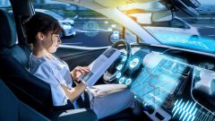 La guida autonoma aumenterà le emissioni: lo studio del MIT